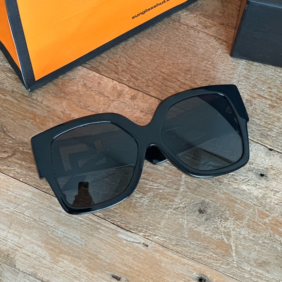 Versace sunglasses - Picture 3 of 7